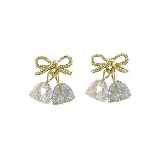 Jolies petites boucles d'oreilles cloche rétro claires et silencieuses