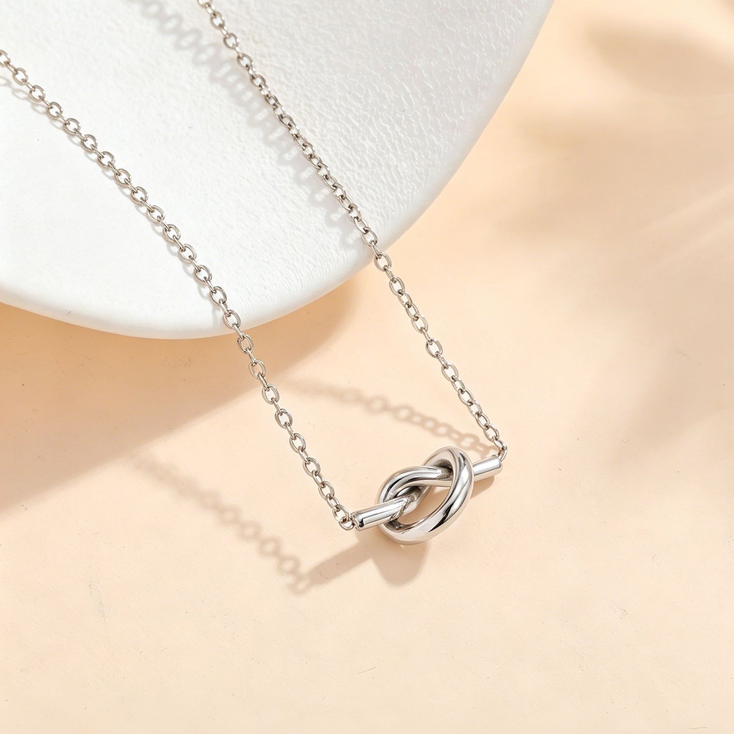 Women's Steel Knotted Heart Bends Hitches High-grade Clavicle Chain Does Not Necklace