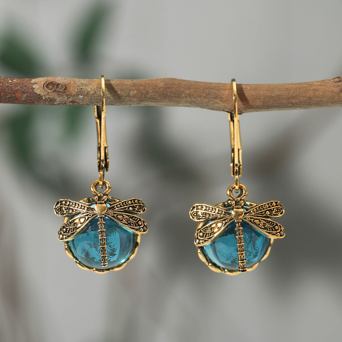 Women's Creative Vintage Dragonfly Green Crystal Charm Party Ear Buckle