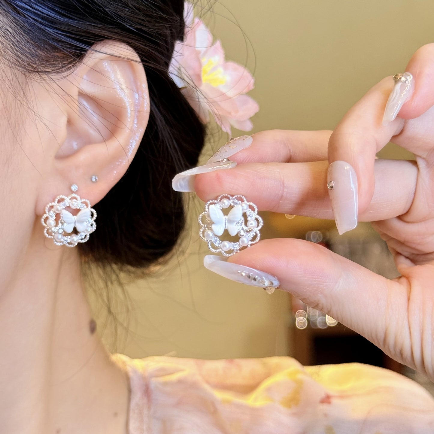 Women's Pink Butterfly Sparking Zirconium Pearl Light Earrings