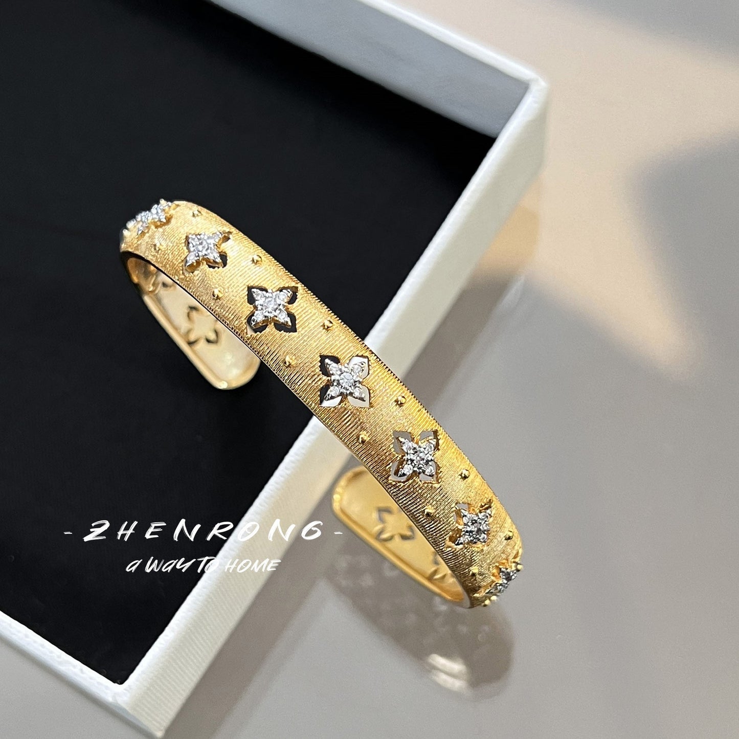 Women's Brushed Palace Style Gold Craft Cloth Real Rings
