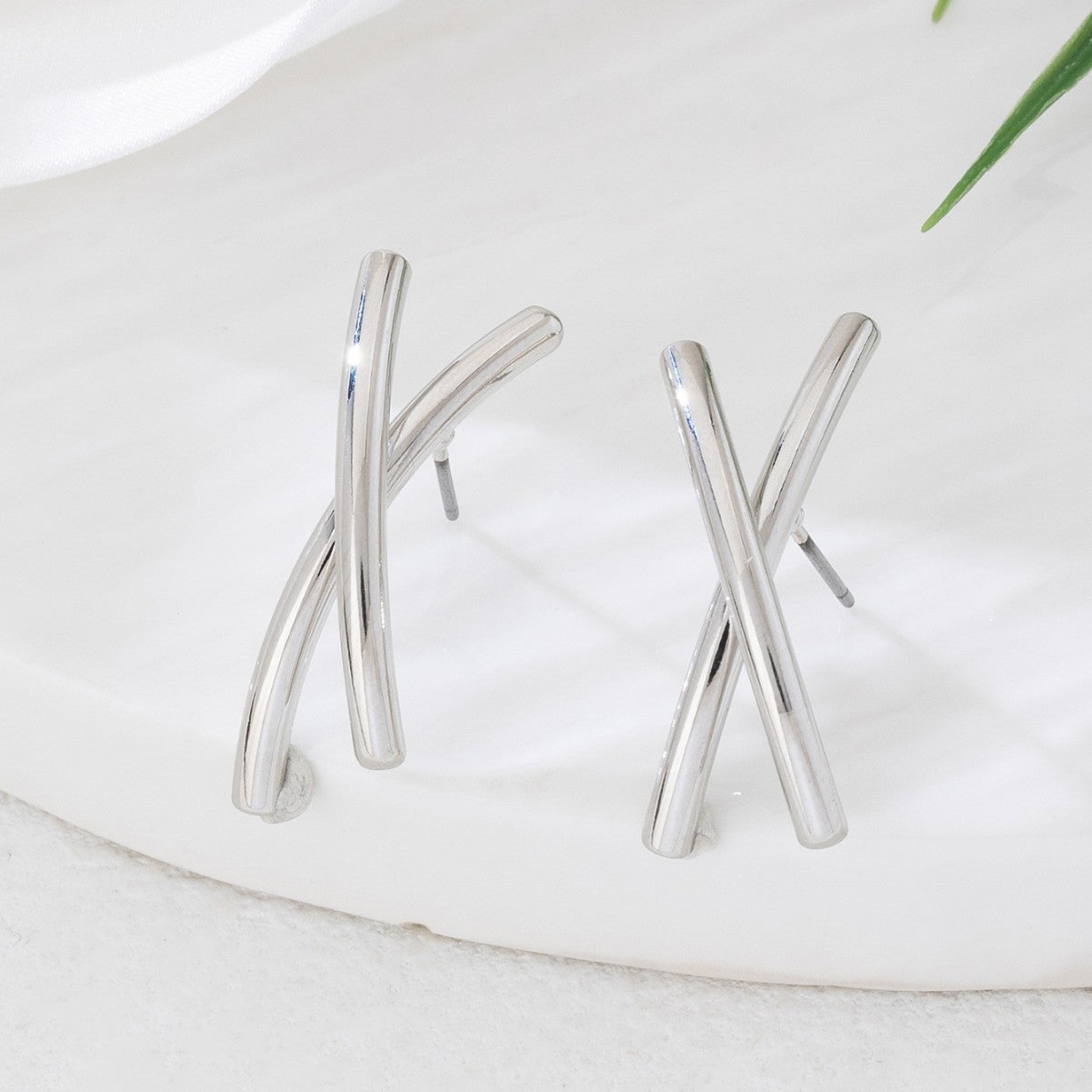 Women's Line Cross Ear Clip Geometric Special Interest Light Luxury Stud Earrings