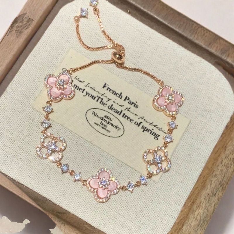 Women's Light Luxury Clover Diamond Pearl High-grade Classic Bracelet
