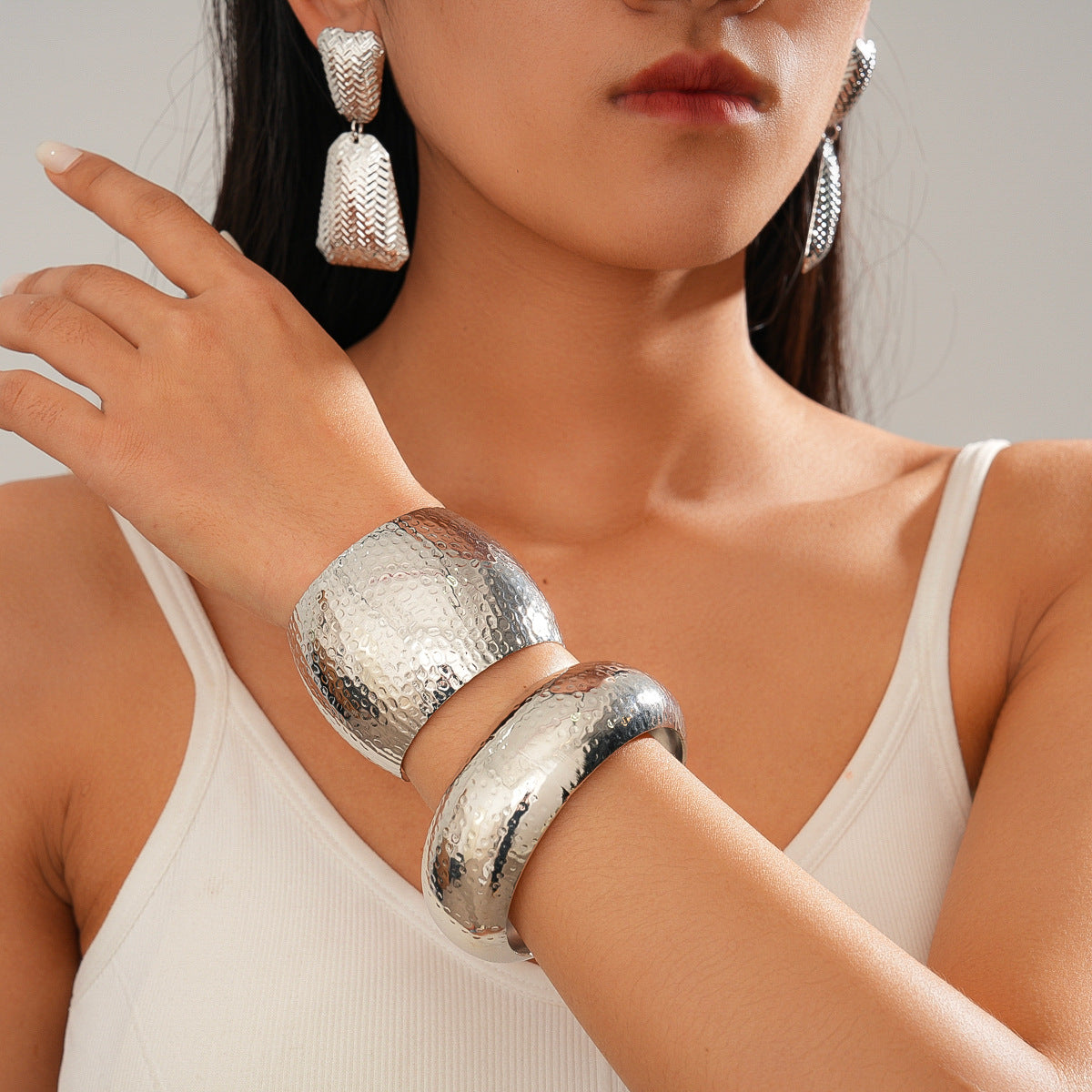 Women's Metal Pleated Flowers Openings Suit Niche Exaggerated Light Luxury Bracelet