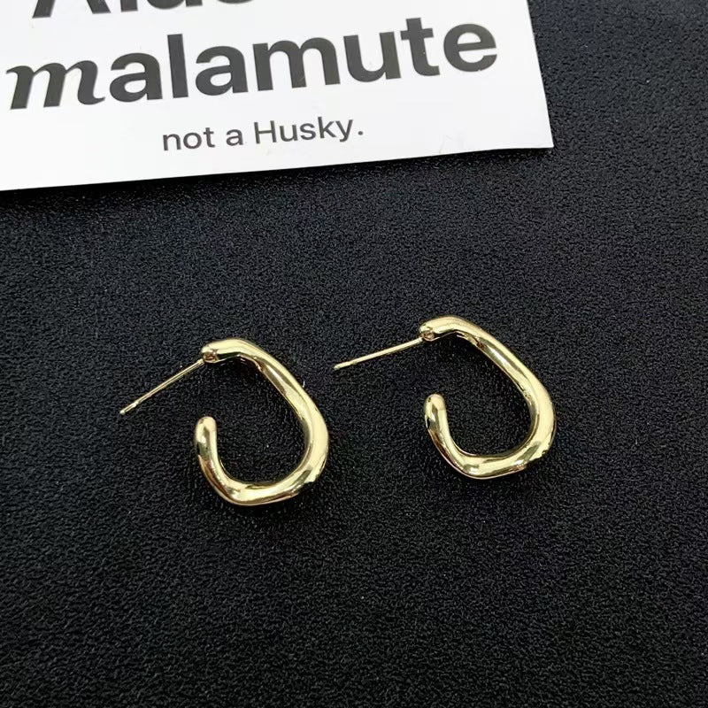 Women's Irregular Metal Twisted Simple High Sense Design Ear Fashionable Temperamental Earrings
