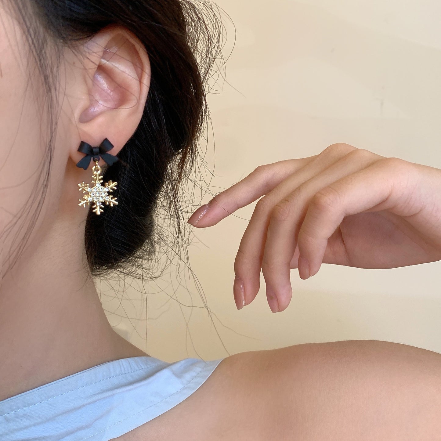 Bow Snowflake Design High Sense Elegant Earrings