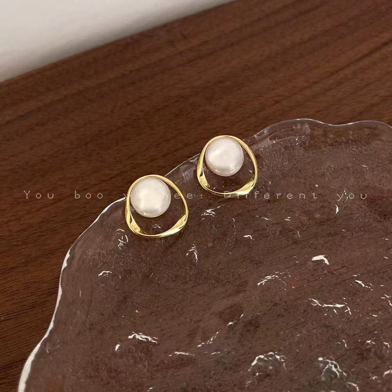 Women's Pearl French Minority High Sense Design Ear Light Earrings