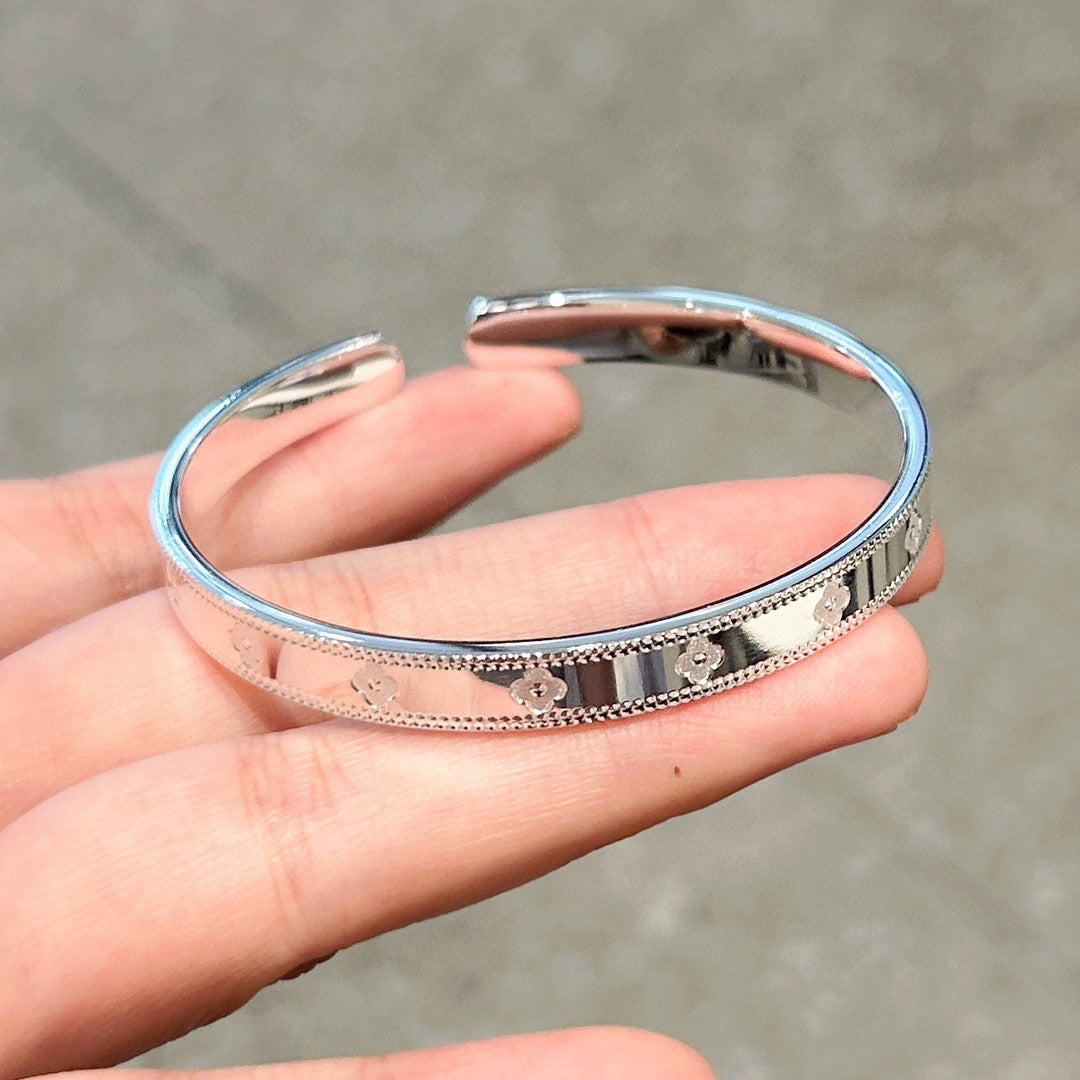 Kaleidoscope Clover Closed Sier-plated Female Stylish Bracelets