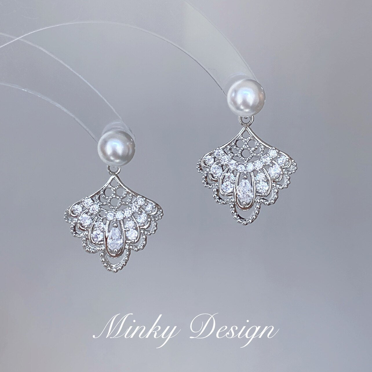 Needle Fabulous Personality Gold Rhinestone Fashion Temperament Stud Earrings