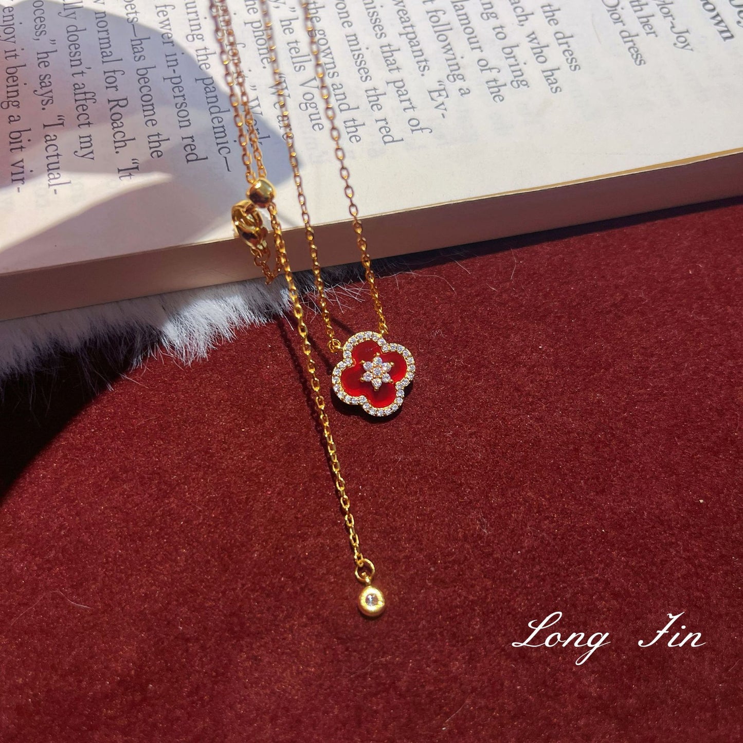 French Retro Tiger Eye White Shell Hollow Zircon Red Four-leaf Bracelets