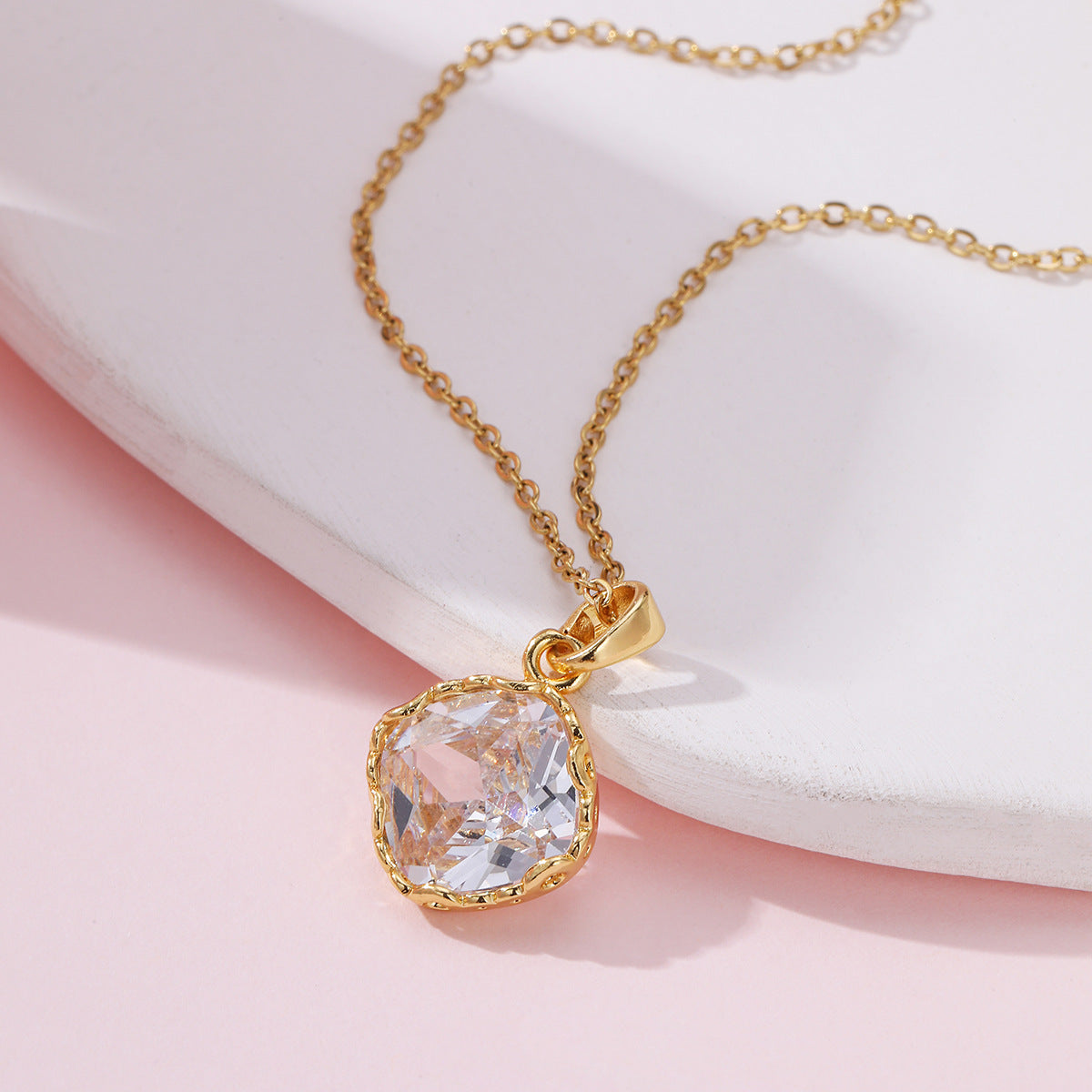 Female Refined Stylish Versatile Light Luxury Necklace