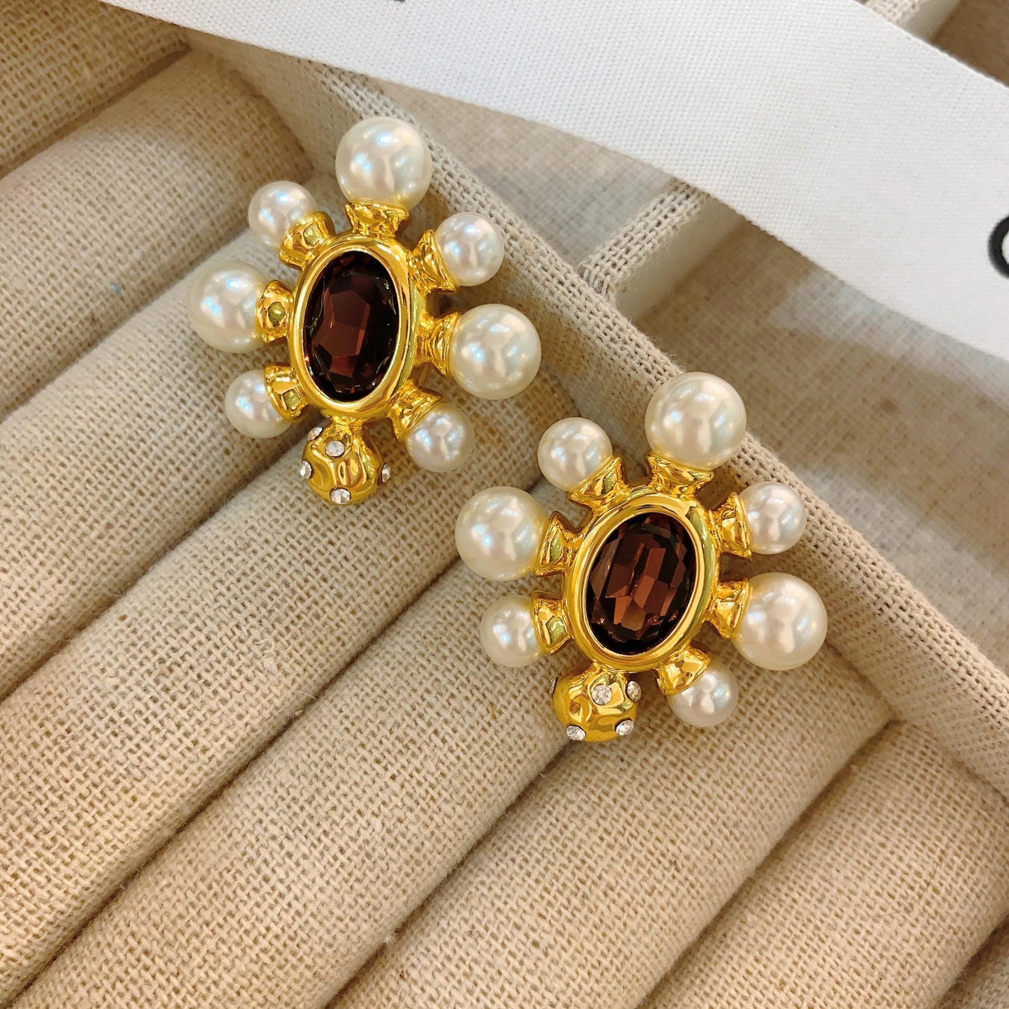 Retro Flower Pearl Female Light Luxury Earrings