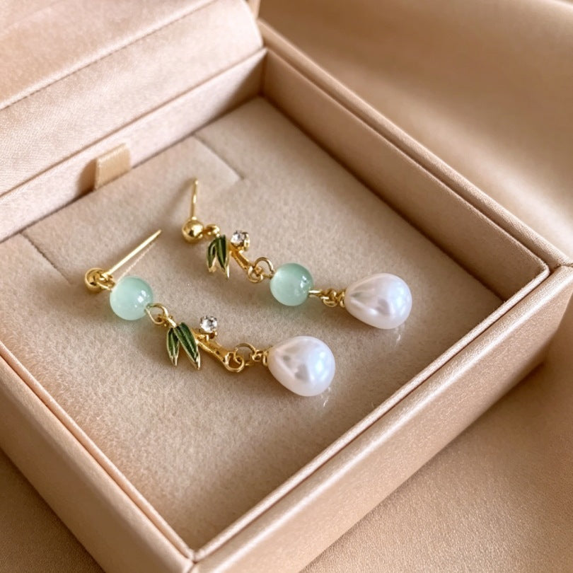 Compact Elegant Pearl Eardrops French Style Design Stud Earrings