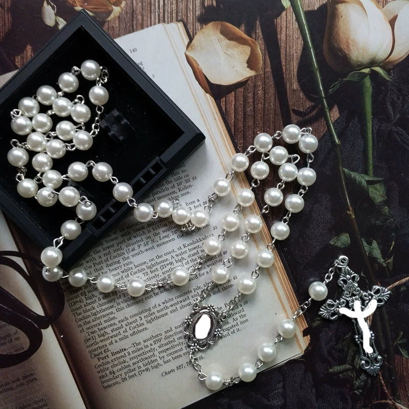 Women's Retro Style Couple Clavicle Chain Fashion White Imitation Necklace