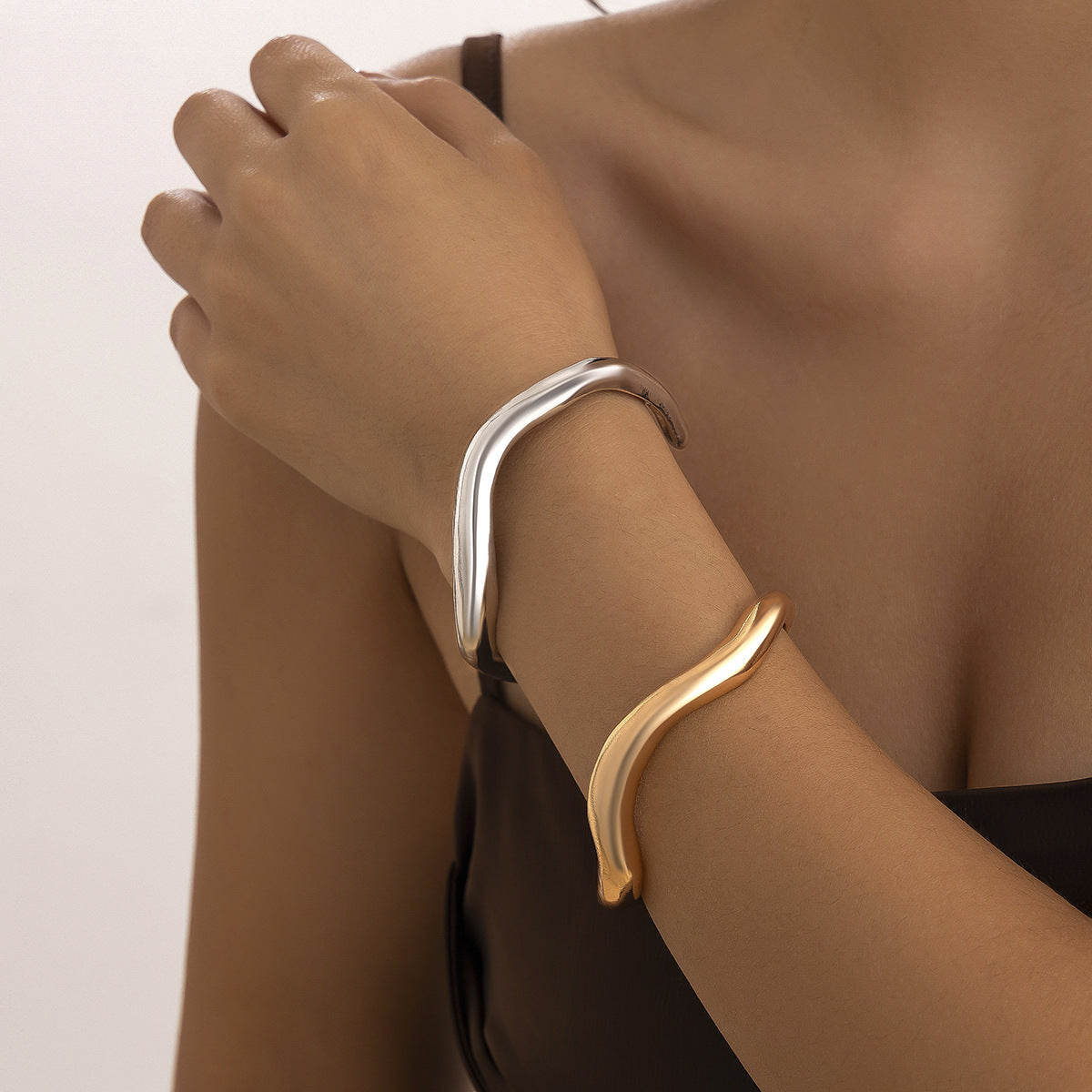 Women's Design Metal Irregular Lava Fashion Texture Pleated Bracelets