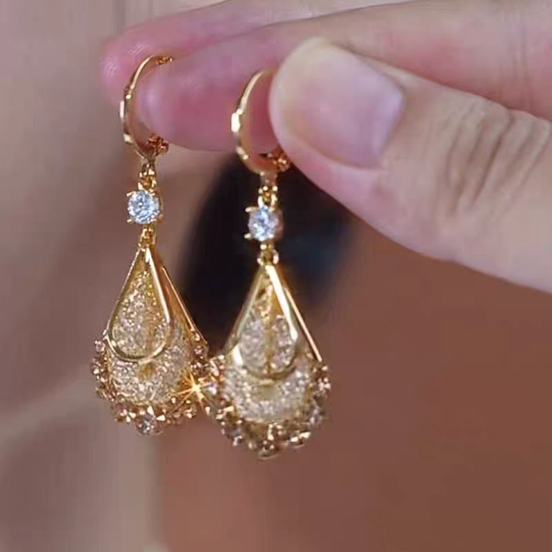 Women's Copper Alloy Synthetic Zircon Light Luxury Temperament Super Flash Water Earrings