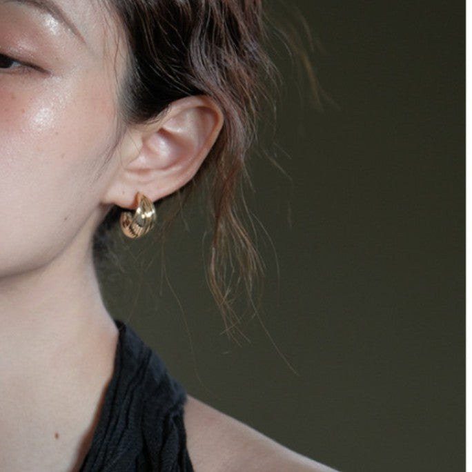 French Retro Coffee Gold Line Niche Design Earrings