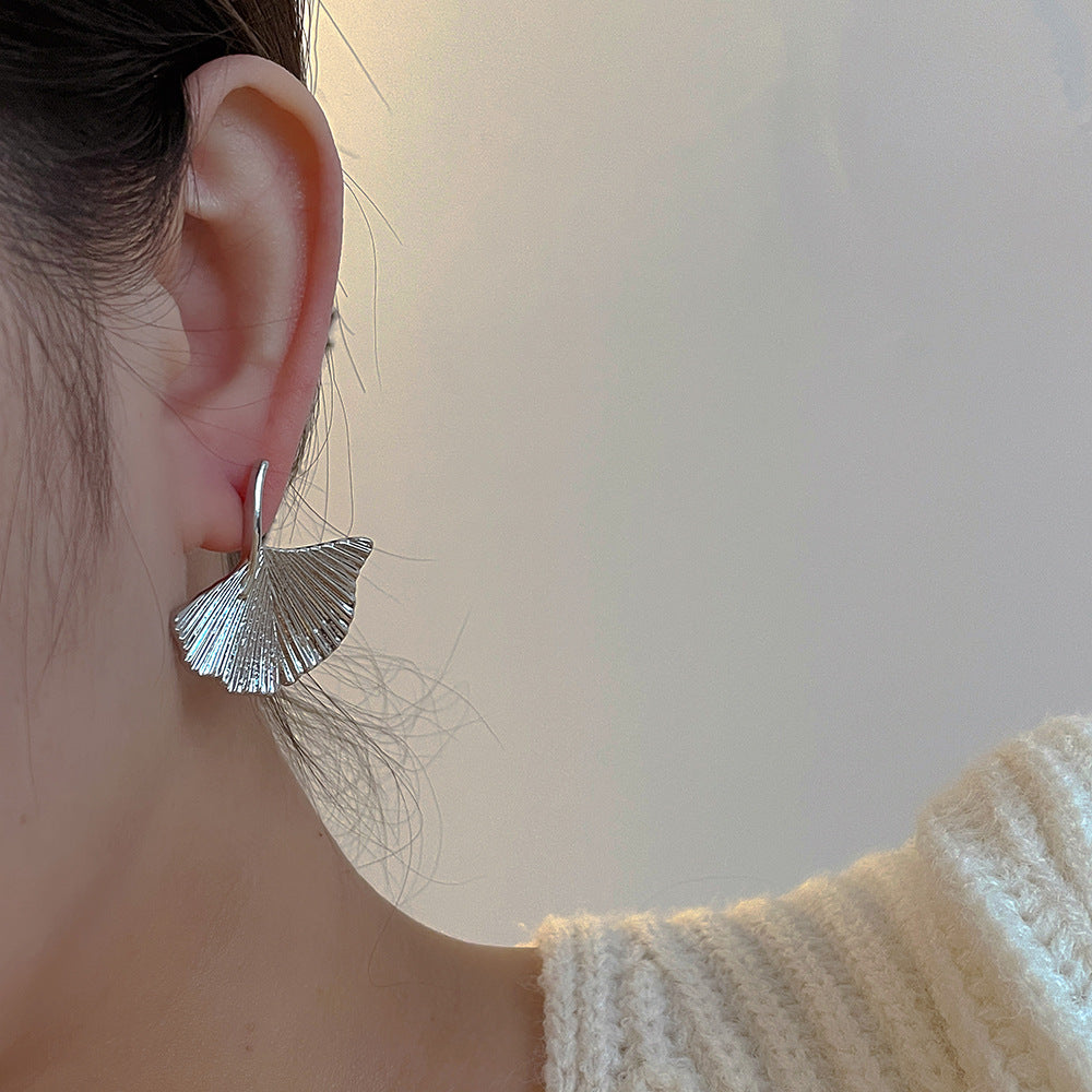 Design Ginkgo Leaf Shape Metal Sier Needle Cold Wind Personality Earrings