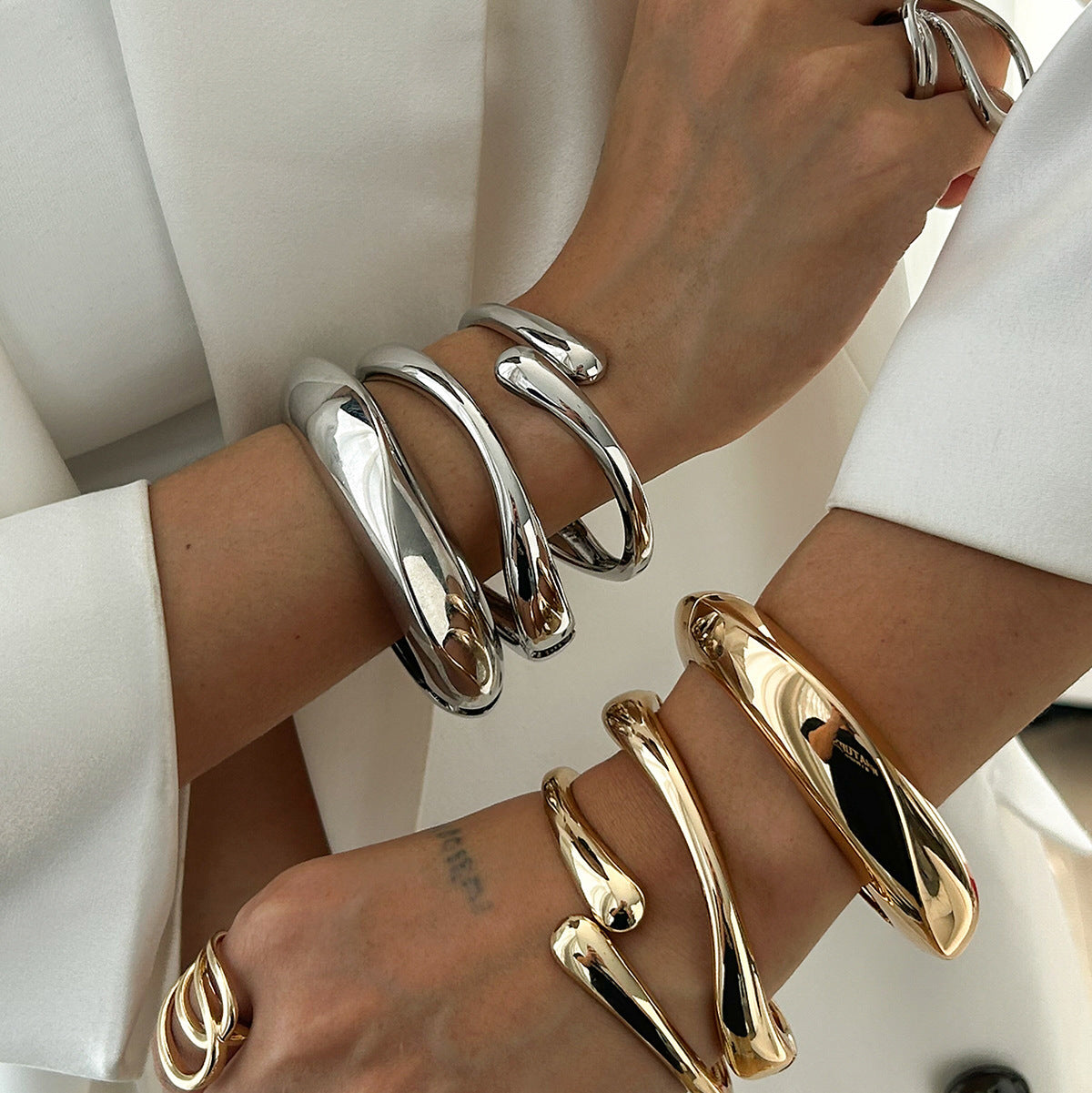 Personalized Metal Glossy Open-ended Simple Suit Bracelet