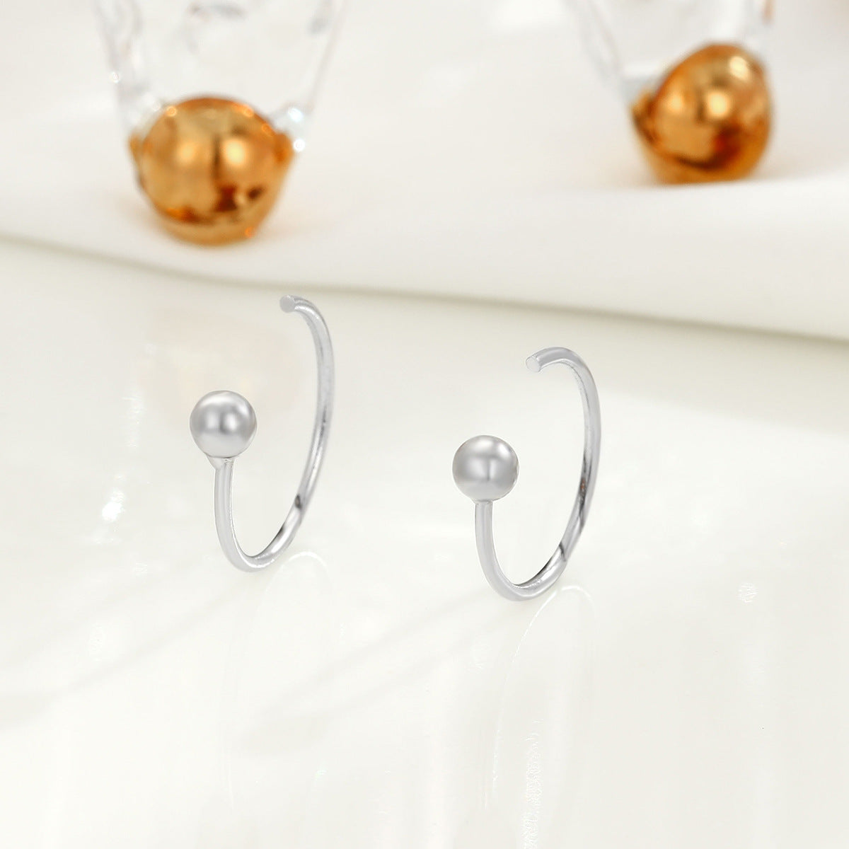 Personnalité des femmes Simple boule perle capricieuse minorité ornement petites boucles d'oreilles