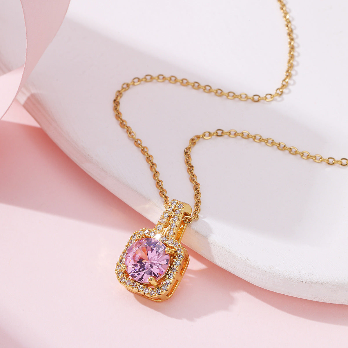 Female Refined Stylish Versatile Light Luxury Necklace