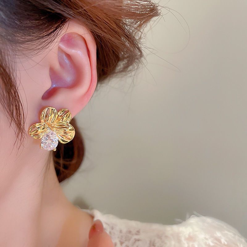 Women's Flower Niche Design Small Exquisite Gold Rings
