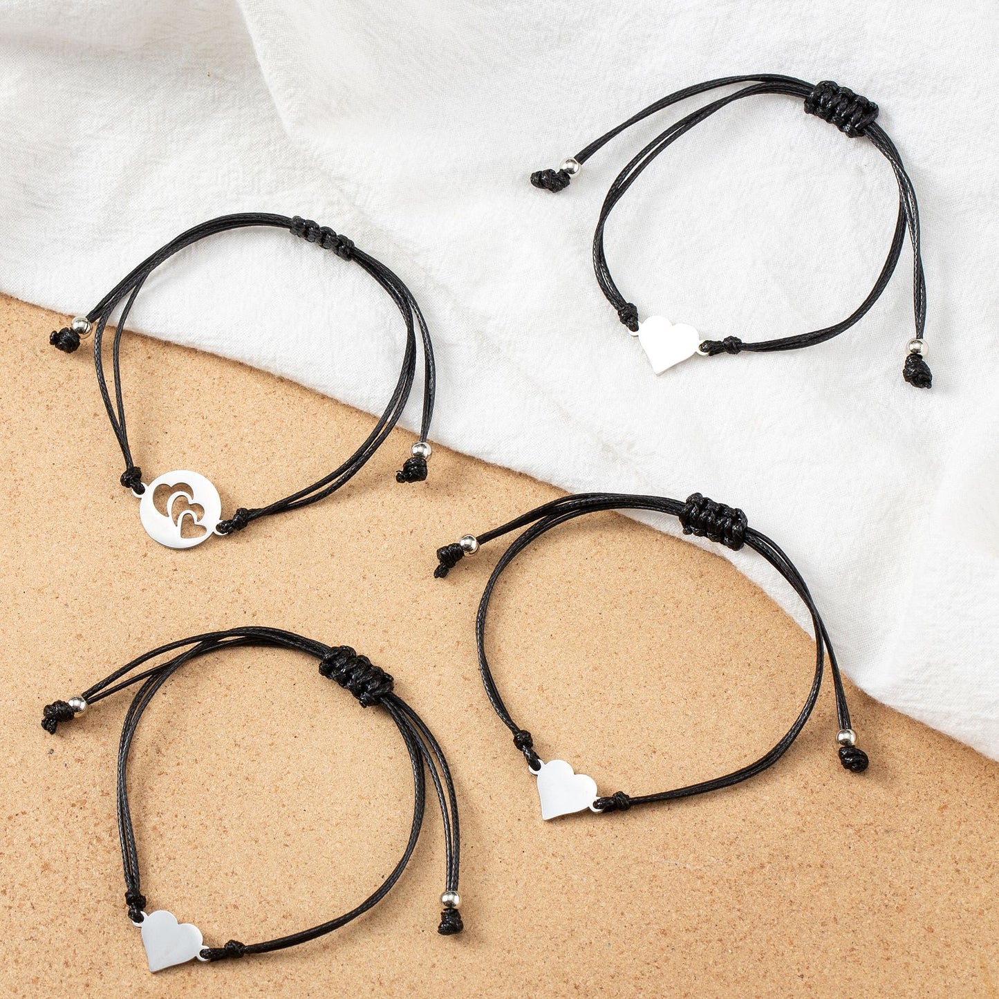 Bracelets personnalisés en acier inoxydable avec trois cœurs d'amour creux, carte