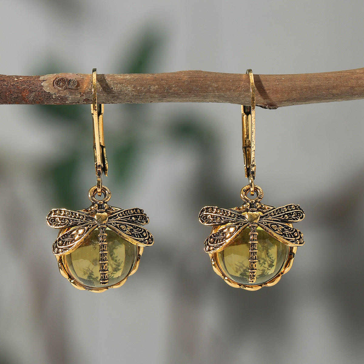 Women's Creative Vintage Dragonfly Green Crystal Charm Party Ear Buckle