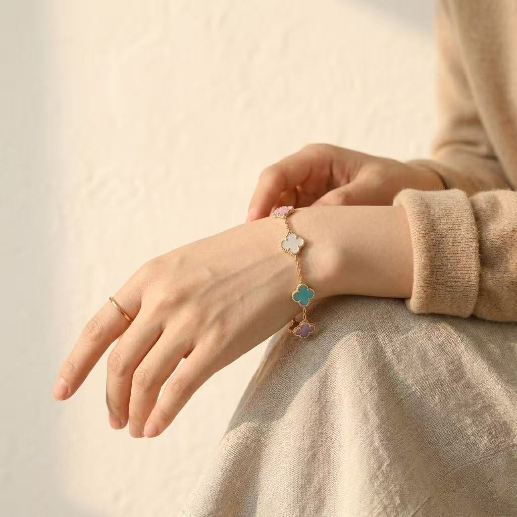 Color Chalcedony Clover Pork Belly Light Luxury Versatile High-grade Dopamine Bracelet