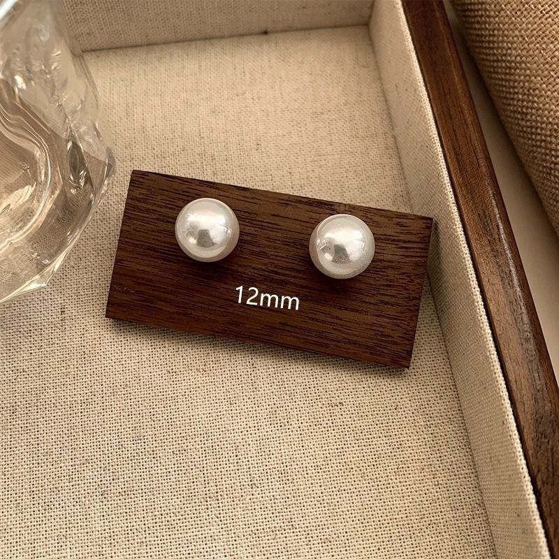 Women's Alloy Pearl Light Luxury High-grade Sense Niche Earrings