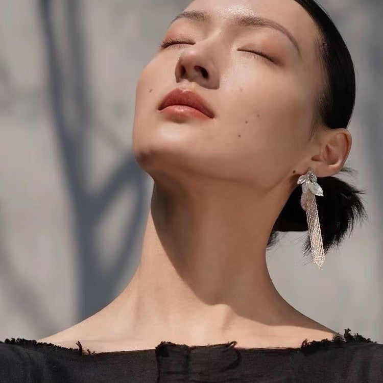 Women's Static Flow Leaf Shape Tassel Vintage Summer Light Luxury High Rings