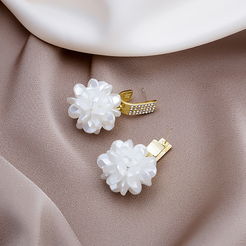 Needle Fresh Diamond Three-dimensional Flower Pearl Earrings