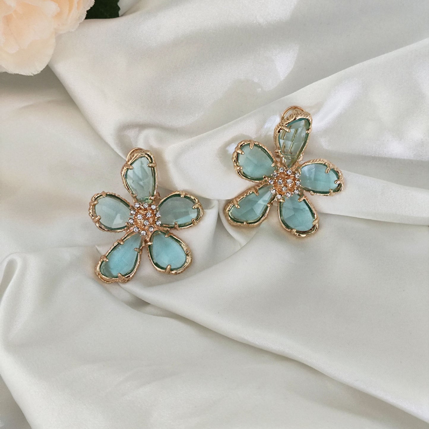 French Flower Temperament High Sense Exaggerated Bow Stud Earrings