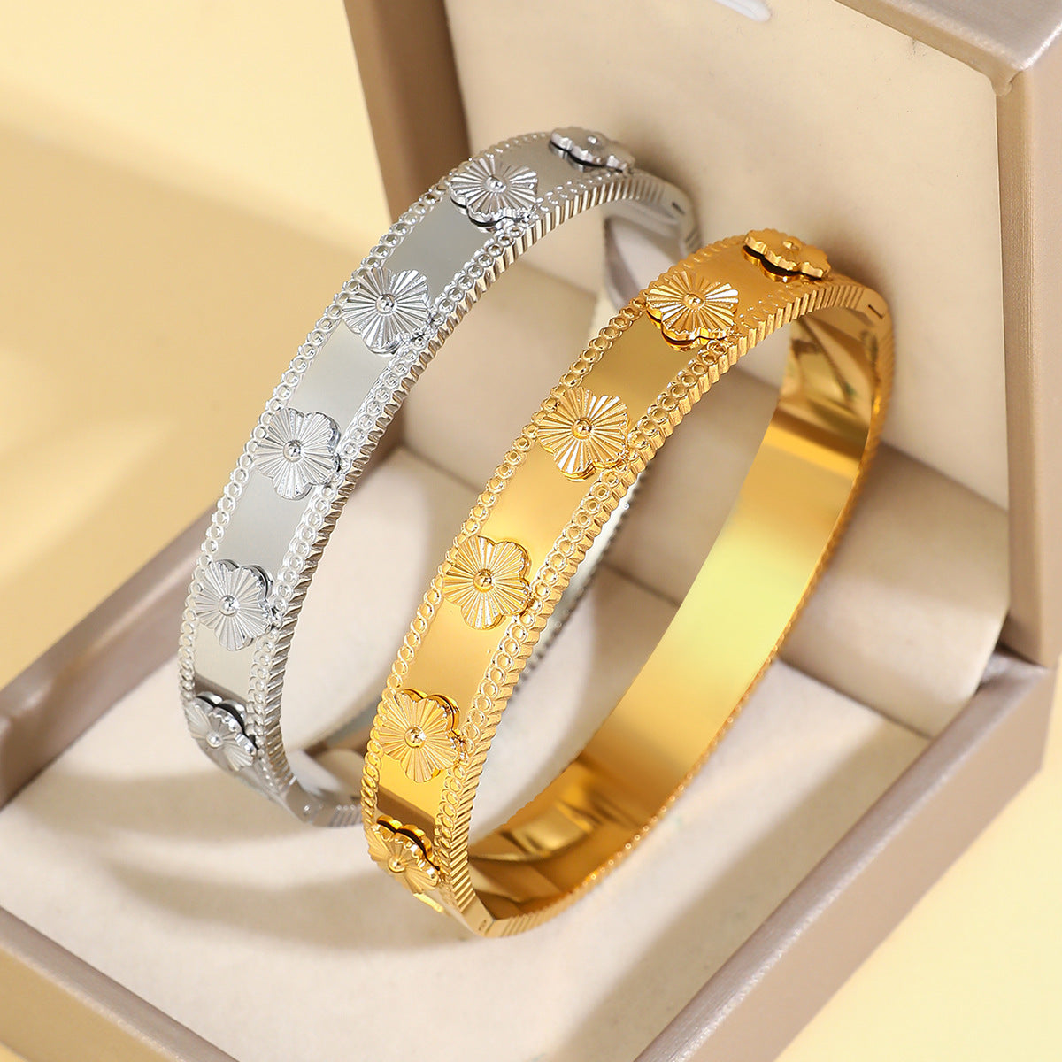 Women's Five-leaf Flower Titanium Five Petal Daily Temperament Bracelet