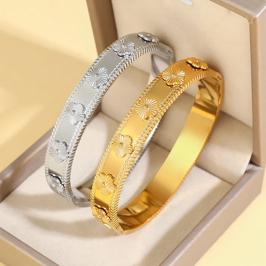 Women's Five-leaf Flower Titanium Five Petal Daily Temperament Bracelet