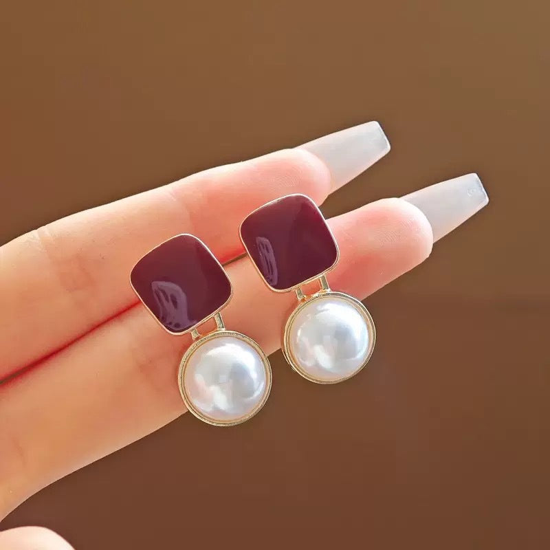 Women's French Retro Geometric Burgundy Square Pearl For Design Artistic Drop Stud Earrings