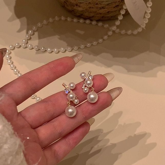 Women's French Style Classic Pearl Temperament Entry Lux High Sense Ear Stud Earrings
