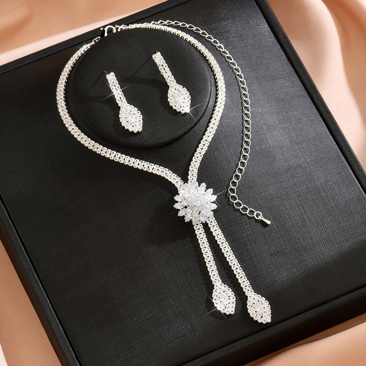 Women's Flower Rhinestone Light Luxury Bridal Wedding Graphy Necklaces
