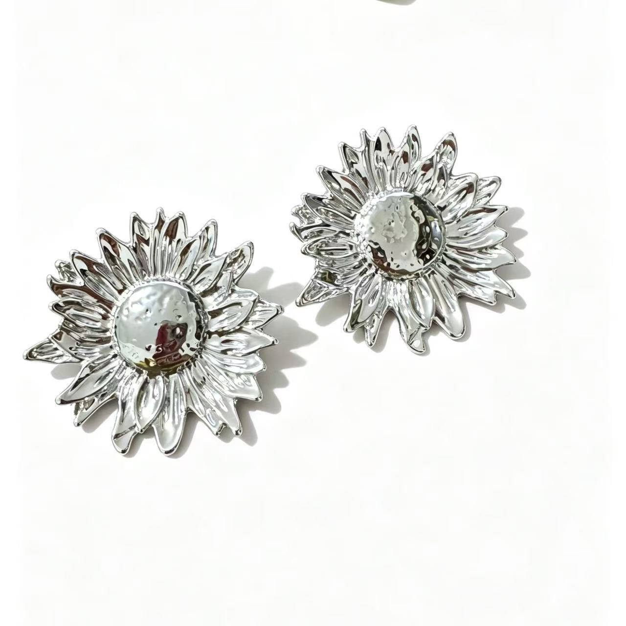 Sun Flower Ear Light Luxury High-grade Metal Earrings