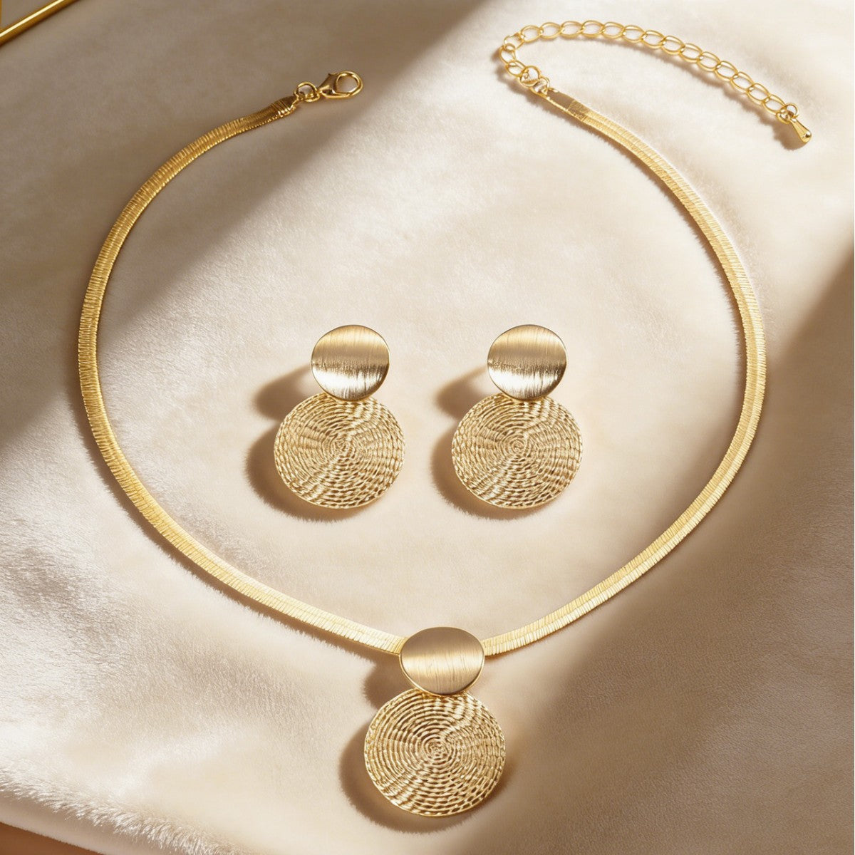 Creative Personality Geometry Metal Wafer Female Exaggerated Spiral Pattern Clavicle Pendants