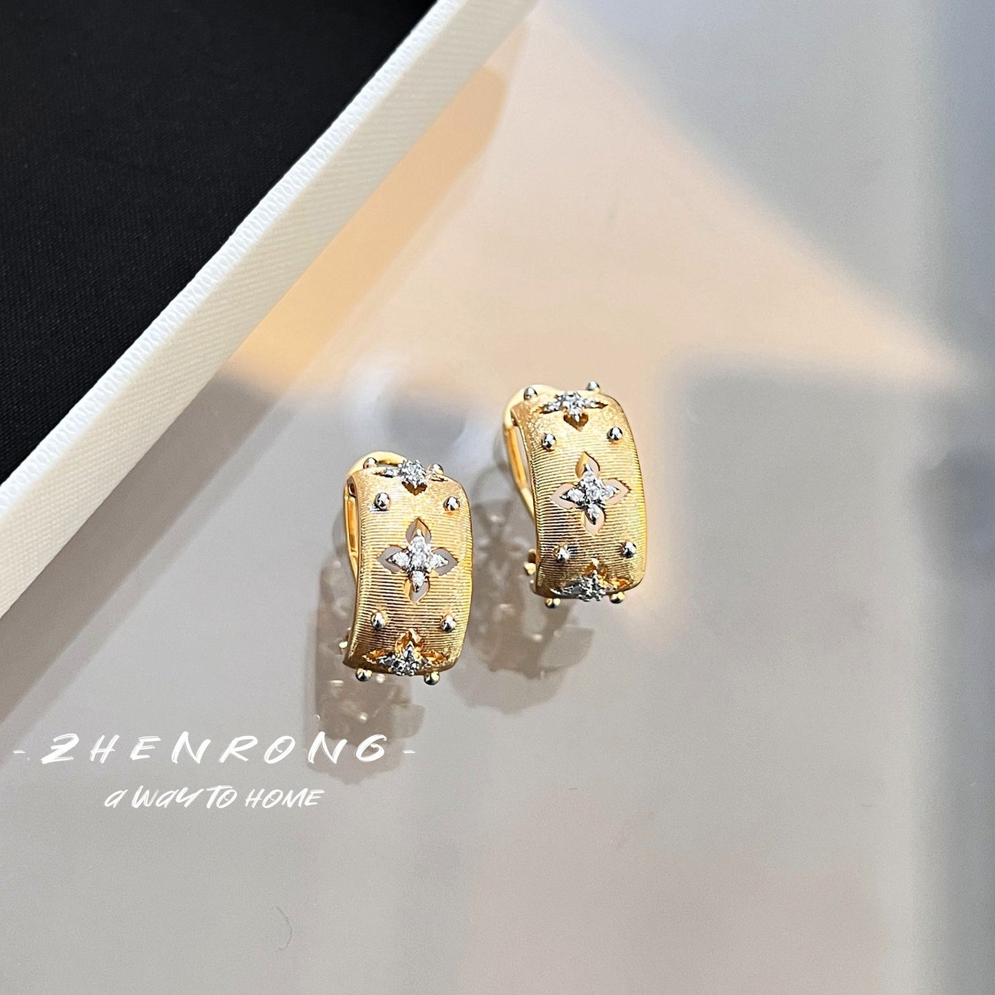 Women's Brushed Palace Style Gold Craft Cloth Real Rings