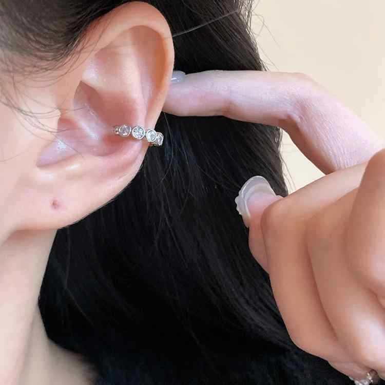 Personalized High-grade Diamond Water Drop Exquisite Niche Asymmetric Light Luxury Ear Clip