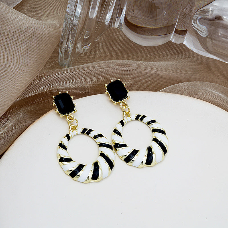 Sier Needle Black And White Polka Dot Drop Earrings