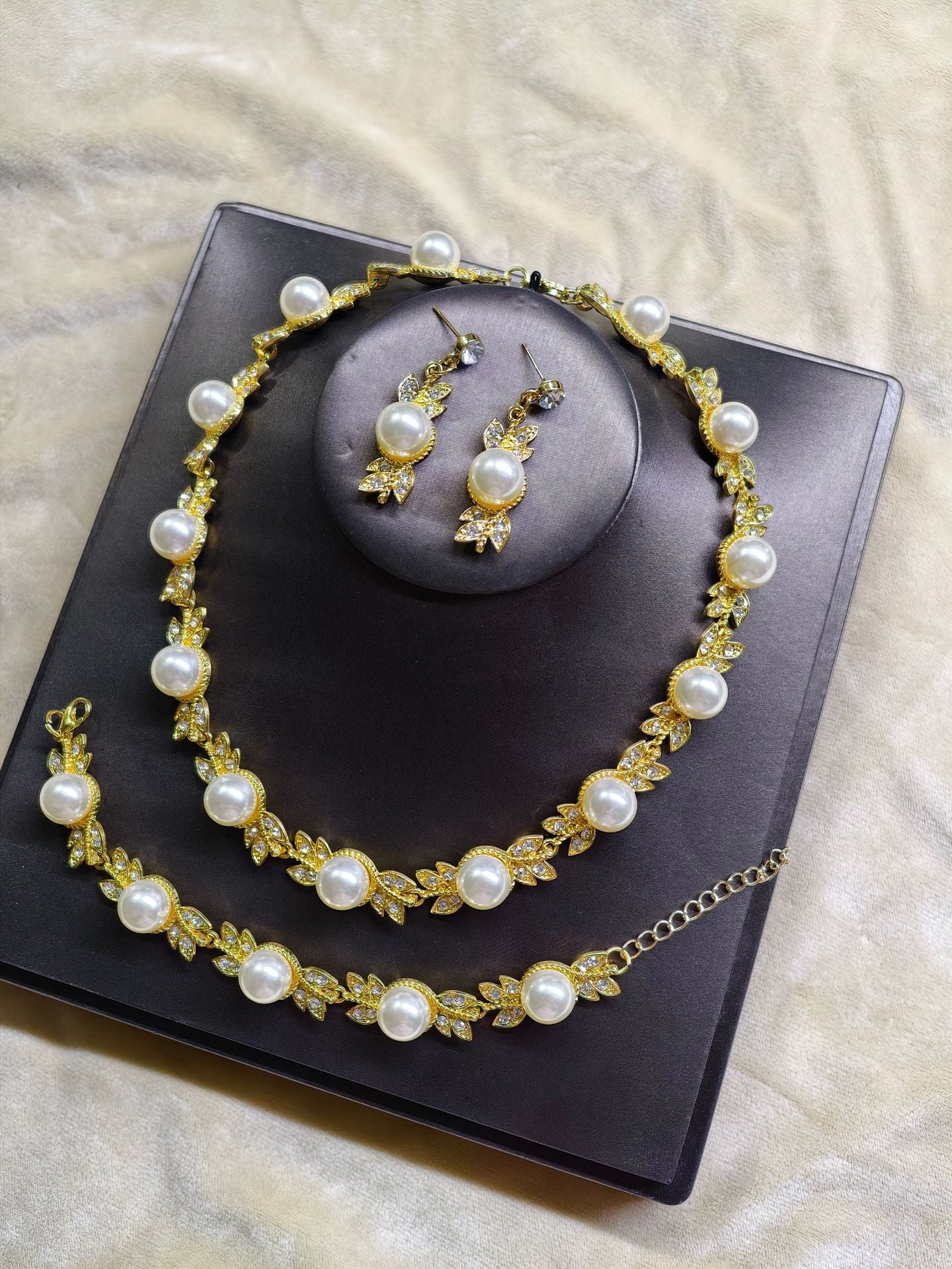 Luxury Minority Vintage Fashion Pearl Clavicle Necklaces