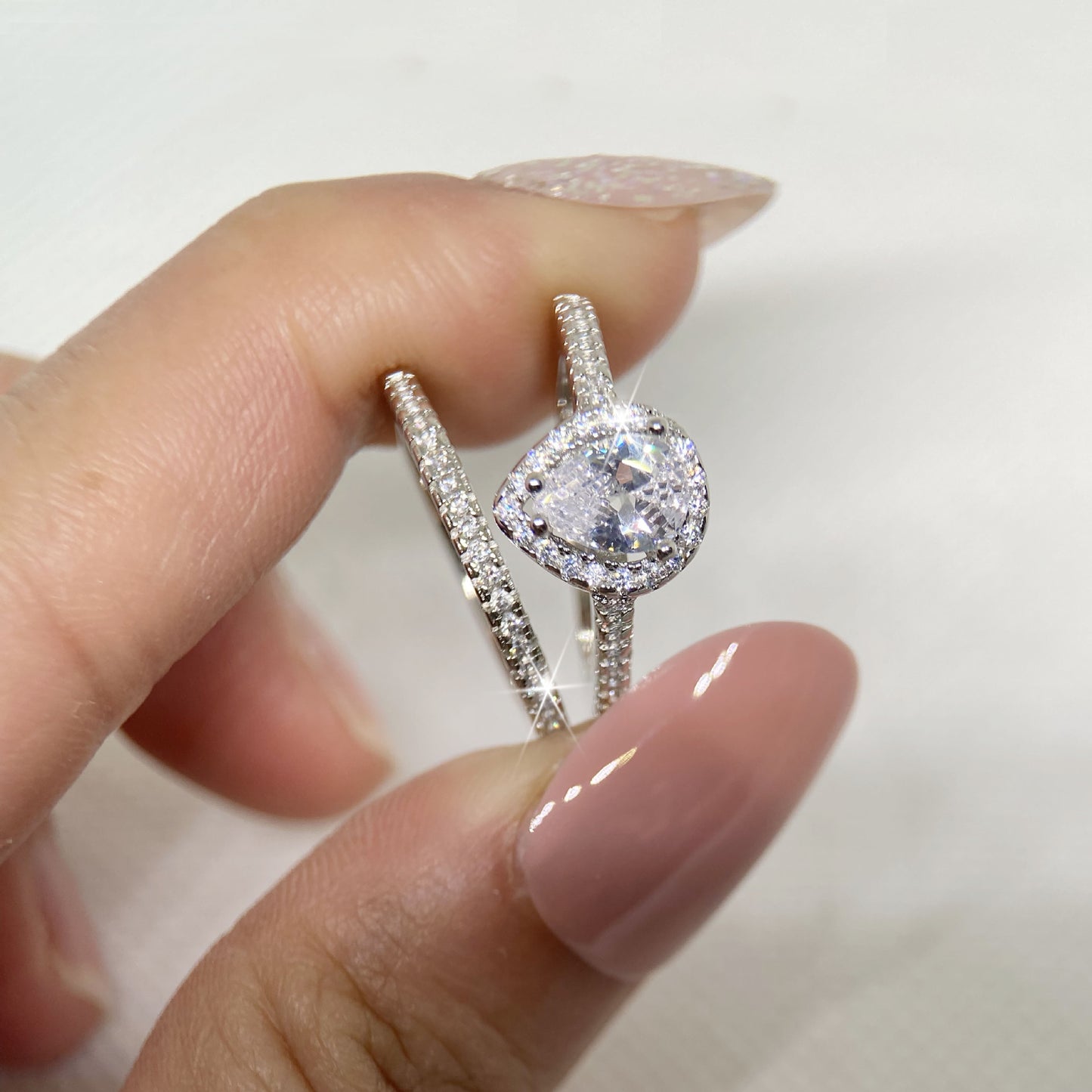 Women's Gold Plated Couple Single Row Drop-shaped Diamond Ring