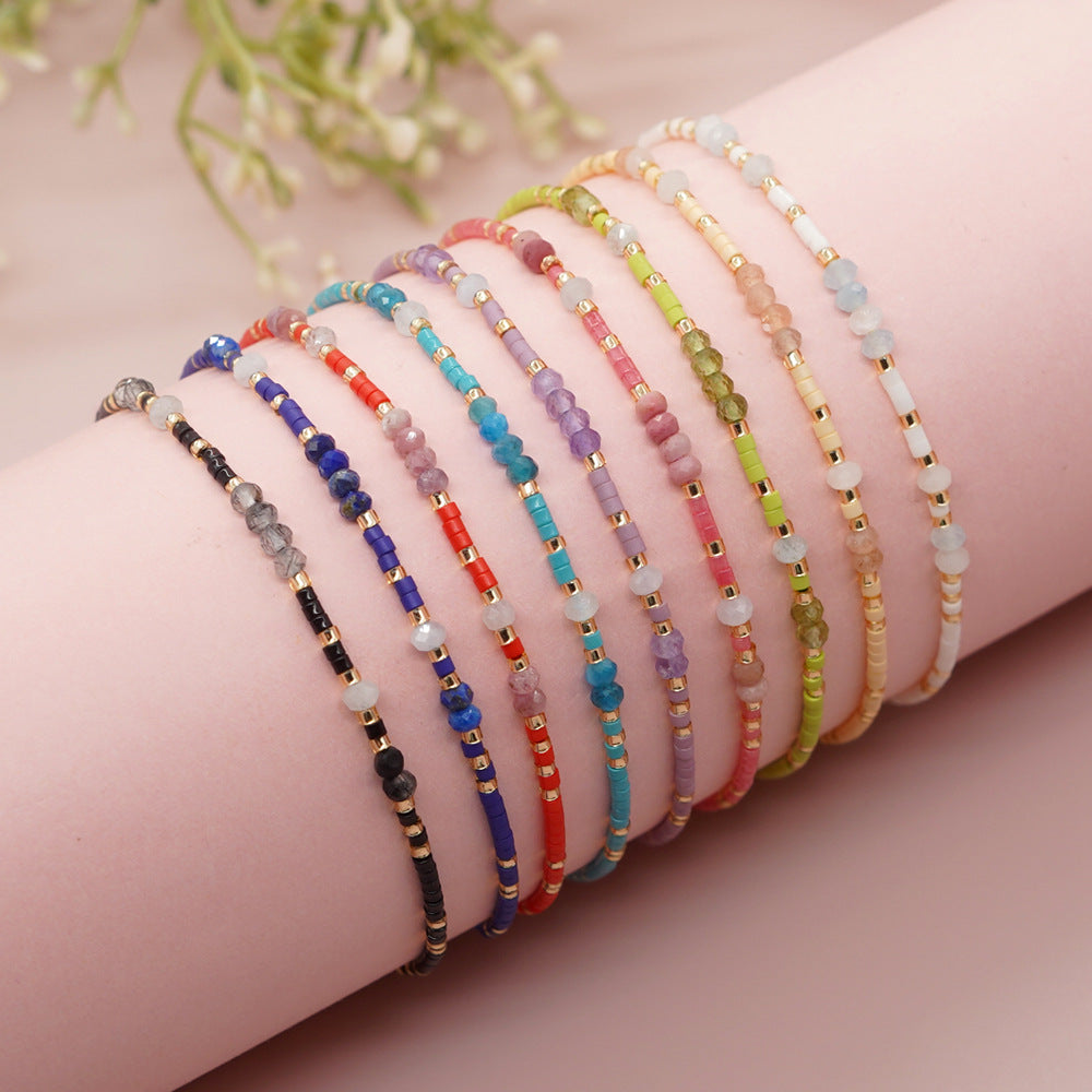 Damen-Armbänder von besonderem Interesse, leichter Luxus-Stil, Persönlichkeitsschmuck, bunte Perlenarmbänder