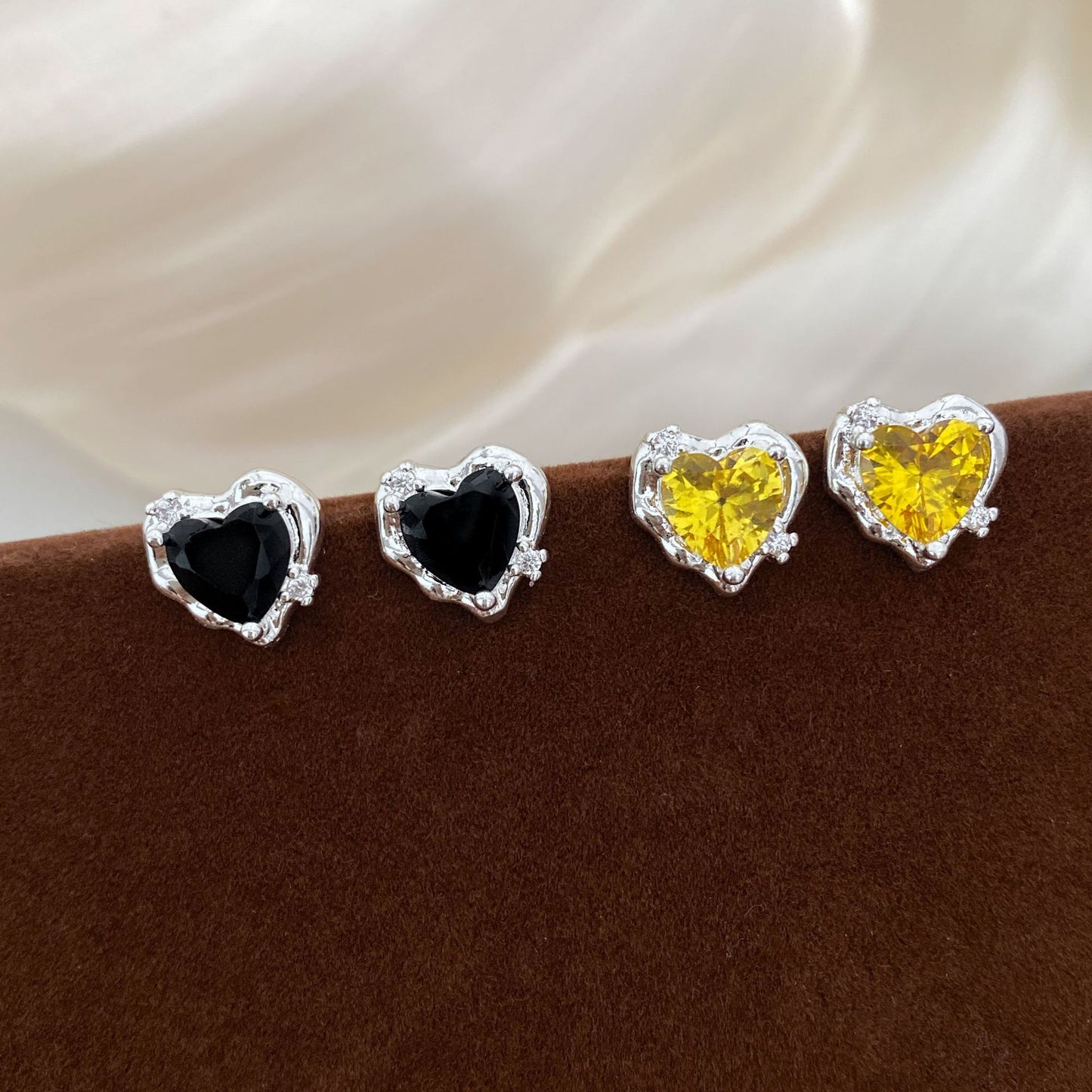 Fresh Sweet Black Agate Yellow Diamond Heart Shape Ear Clip