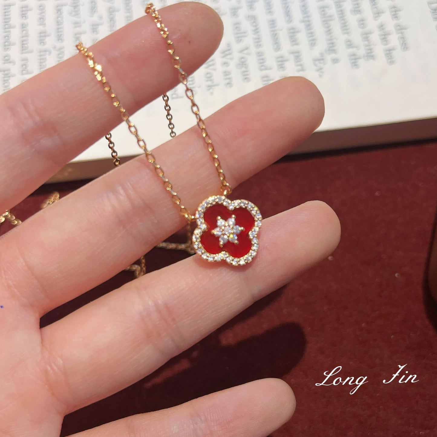 French Retro Tiger Eye White Shell Hollow Zircon Red Four-leaf Bracelets