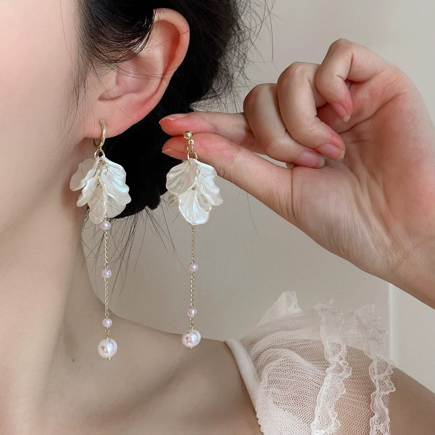 Women's Exquisite Bow Tassel Mosquito Coil Earless Light Luxury Minority Ear Clip