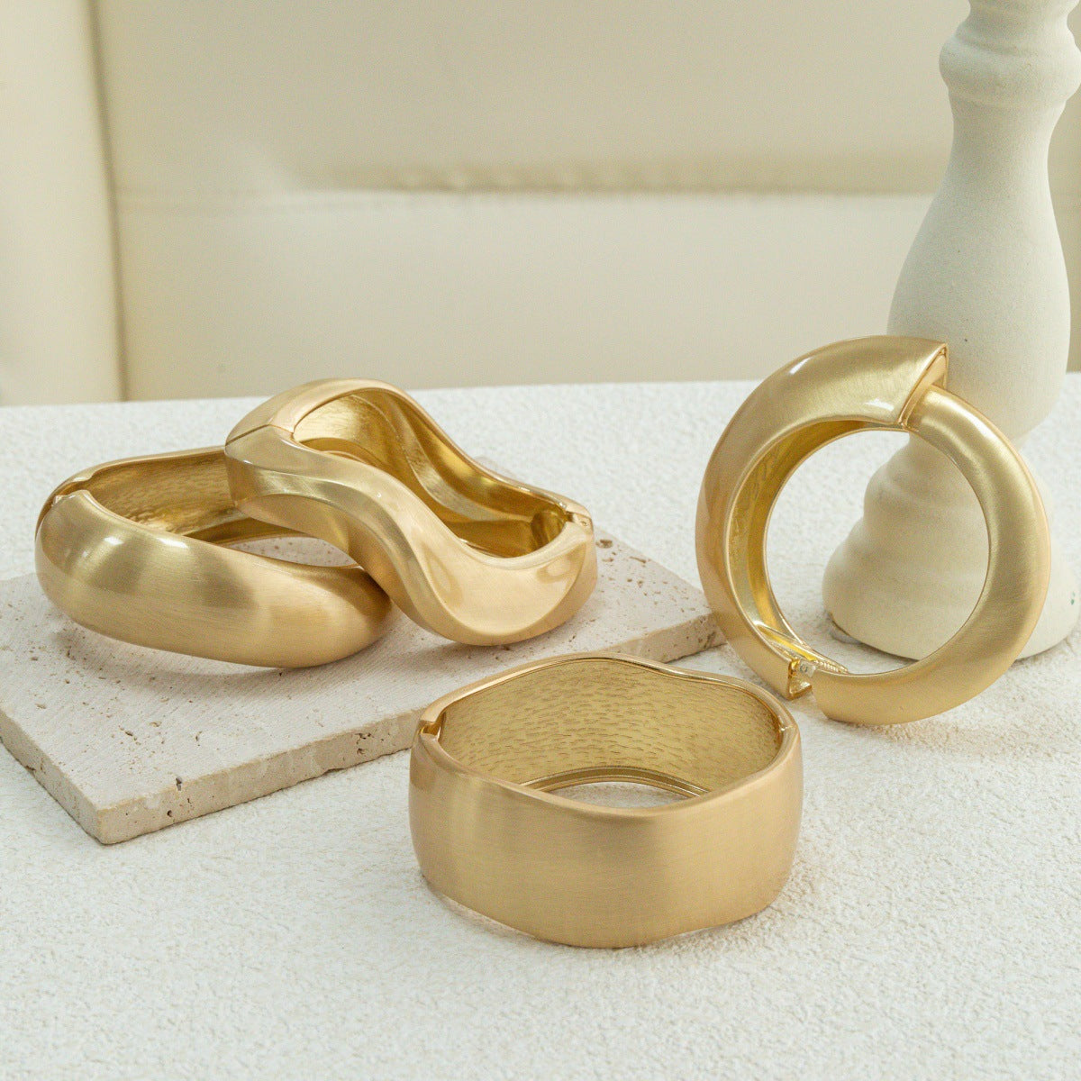Metal Hollow Open-end Exaggerated Design Light Luxury Bracelet